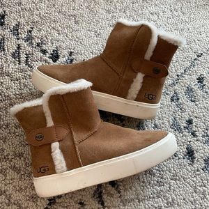 Ugg Sneakers Size 5.5